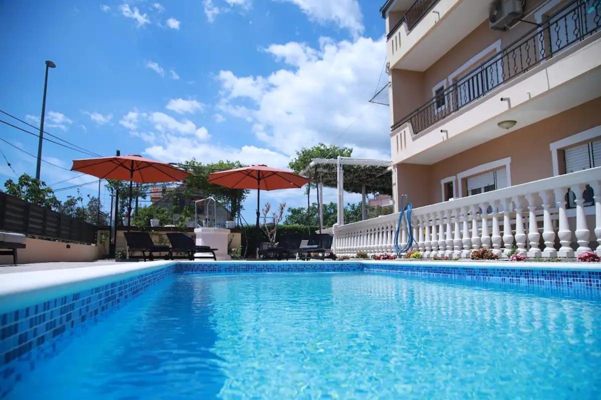 Apartments With A Swimming Pool Kastel Sucurac, Kastela - 21394 Εξωτερικό φωτογραφία